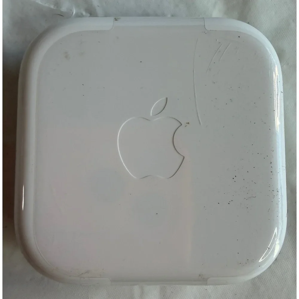 Apple use earbuds